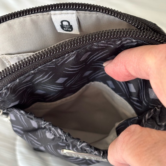 Baggalini crossbody/wristlet - Picture 7 of 8